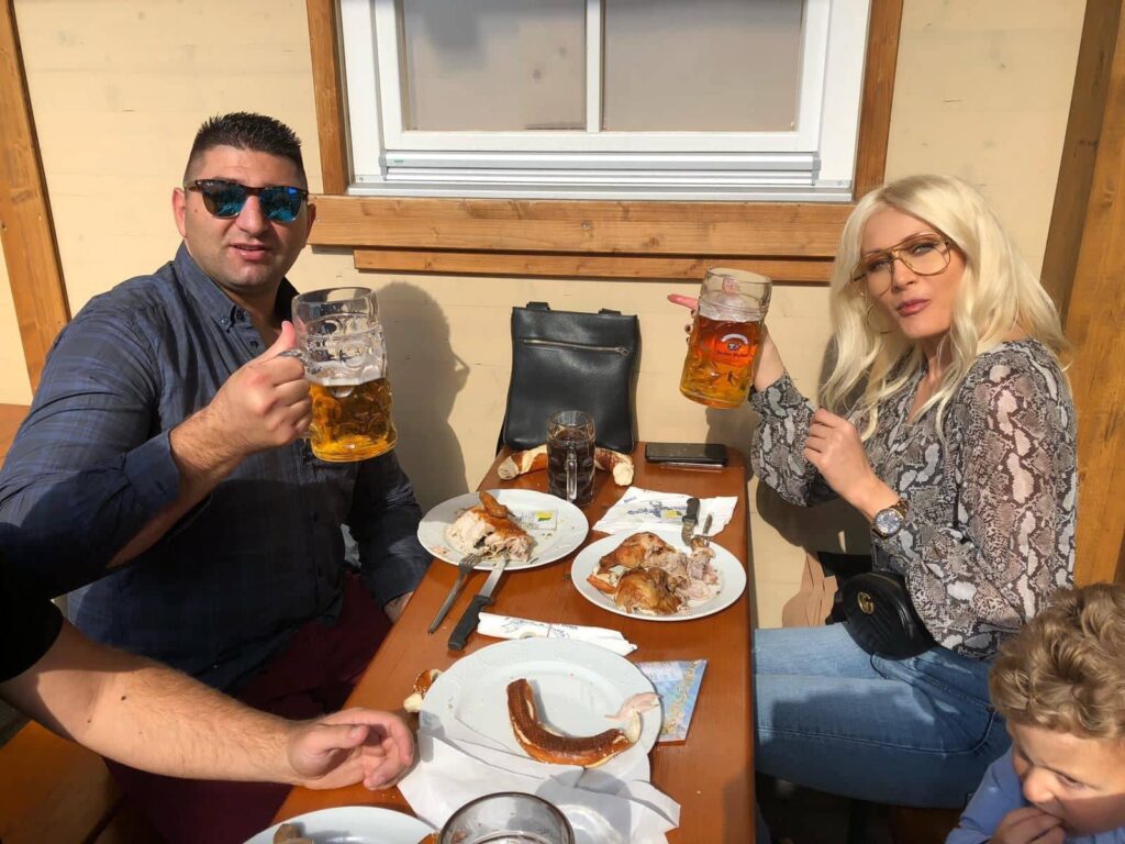 Slađana Mandić među najvećim pivopijama u Njemačkoj: Evo s kim je bila na Oktobarfestu