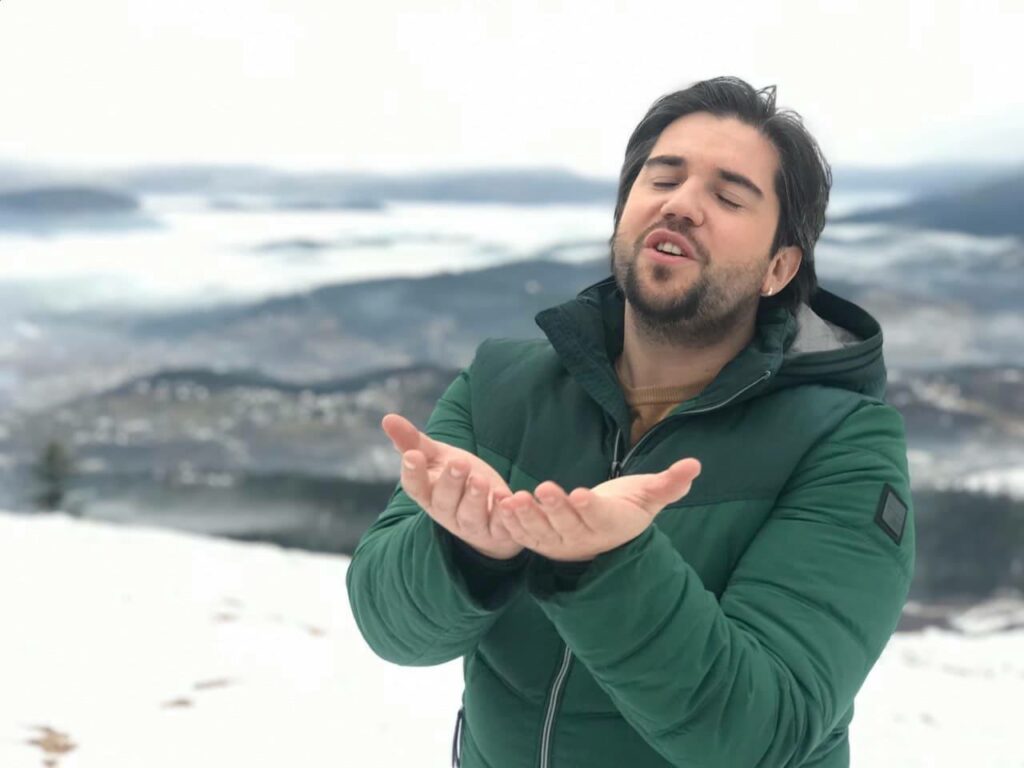 Ovo je novi spot „Putokaz“ tuzlanskog kantautora i pjevača Dine Osmića: Nećete ostati ravnodušni na stihove nove pjesme