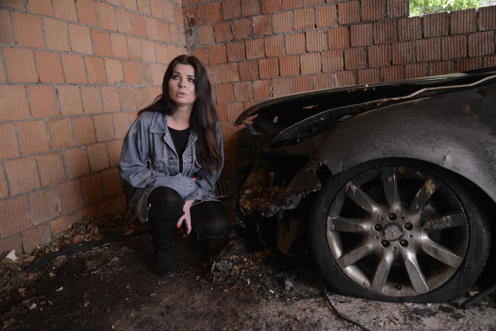 Poznata pjevačica od paljenja Mercedesa živi u strahu: Pod velikim smo stresom, kćerka stalno plače, bojimo se