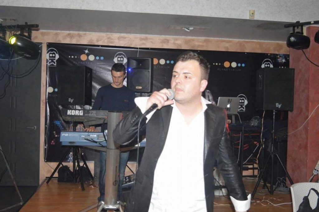 Mladi pjevač Besim Mujić pjesmu posvetio Sinanu Sakiću: Još ne mogu da vjerujem da ga više nema