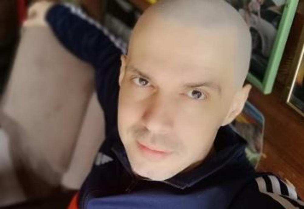 Uperio pištolj i zaprijetio: Bojan Tomović zapanjio sve svojom objavom