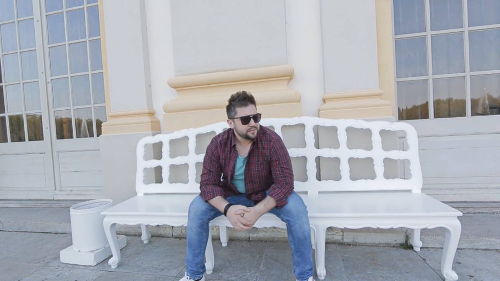 Dino Osmić ogorčen na one koji uništavaju estradu: Zar su narkomani ili prostitutke najbolji pjevači?