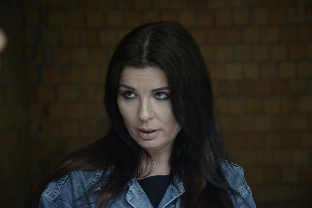 Jezive prijetnje stižu poznatoj pjevačici: Prvo je dobila batine, a sad joj poručuju užasne stvari