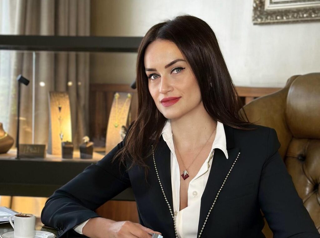 Dženana Husejnagić Batkitar: Bosanska duša, svjetski sjaj – “Zeyzer Jewellery”